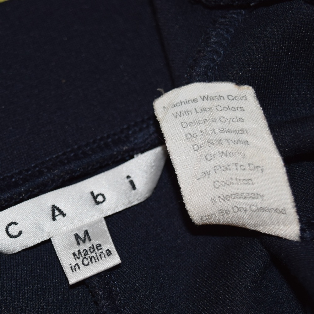 Cabi #873 Runaround Crop c/Navy - Picture 4 of 4